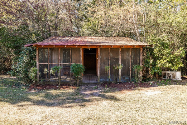 390 County Road 423 .