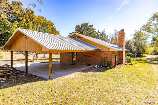 390 County Road 423 .