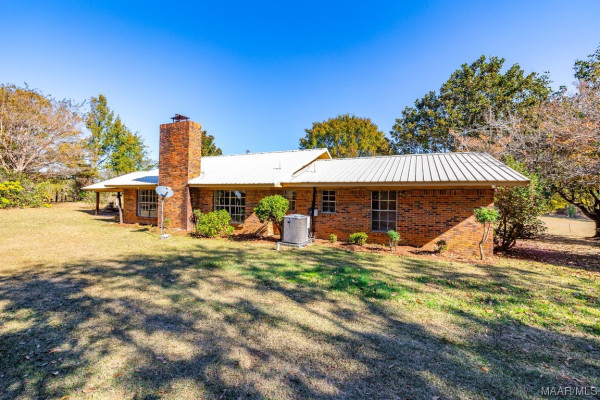 390 County Road 423 .