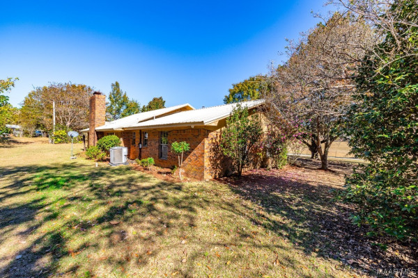 390 County Road 423 .