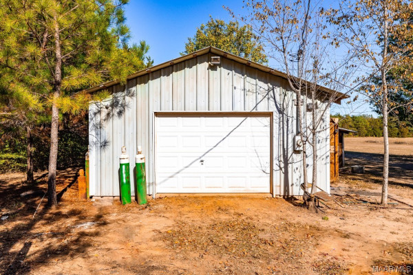 390 County Road 423 .