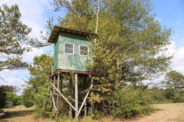 390 County Road 423 .