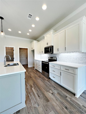 10 Village Way