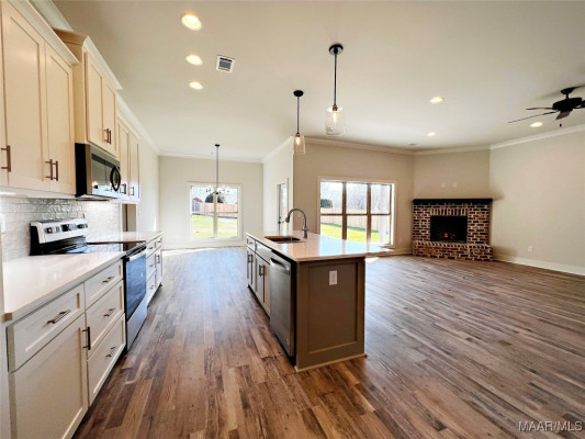 10 Village Way