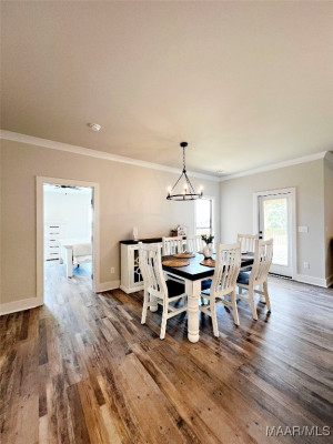 6 Village Knoll