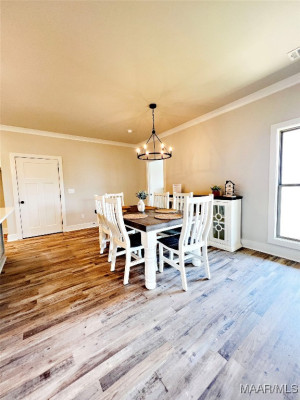 6 Village Knoll