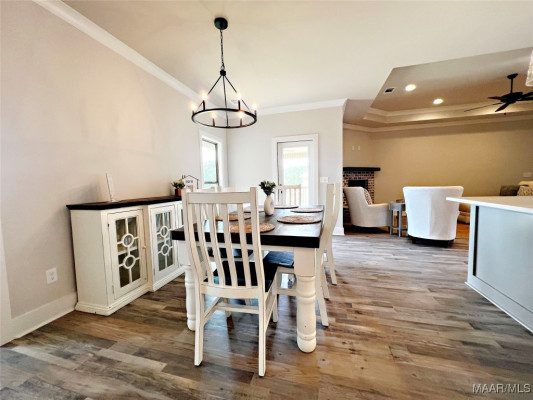 6 Village Knoll