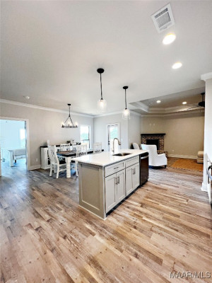 6 Village Knoll