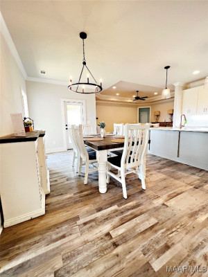6 Village Knoll