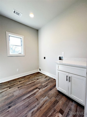 6 Village Knoll