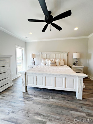 6 Village Knoll