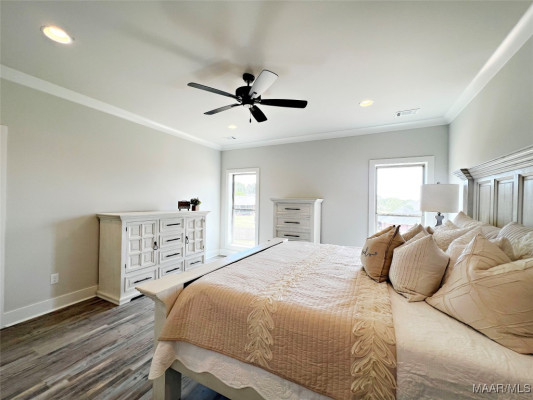 6 Village Knoll