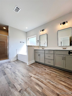 6 Village Knoll
