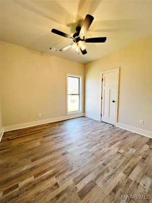 6 Village Knoll