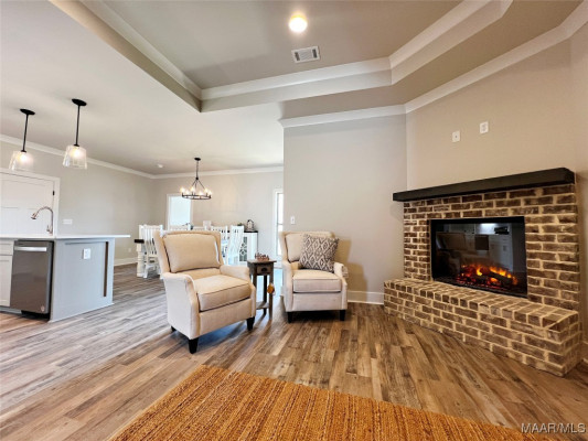 6 Village Knoll