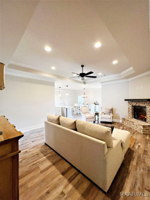 6 Village Knoll