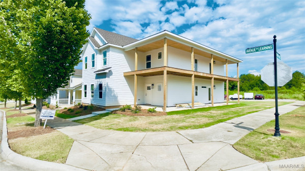 300 Avenue Of Learning .