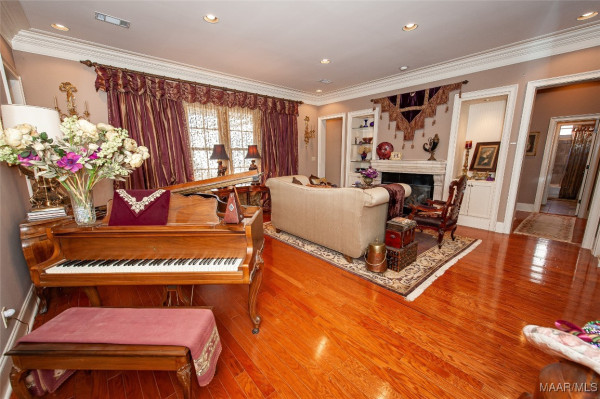 3669 Oak Grove Circle