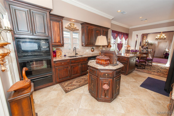 3669 Oak Grove Circle