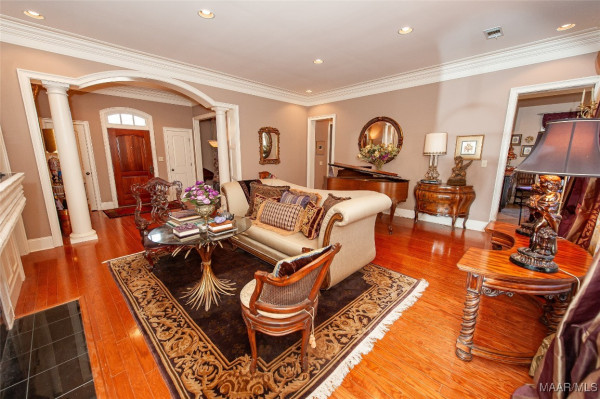 3669 Oak Grove Circle
