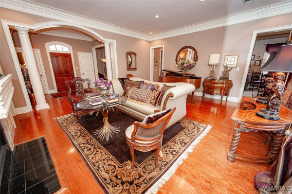 3669 Oak Grove Circle
