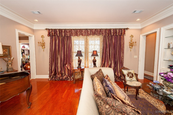 3669 Oak Grove Circle