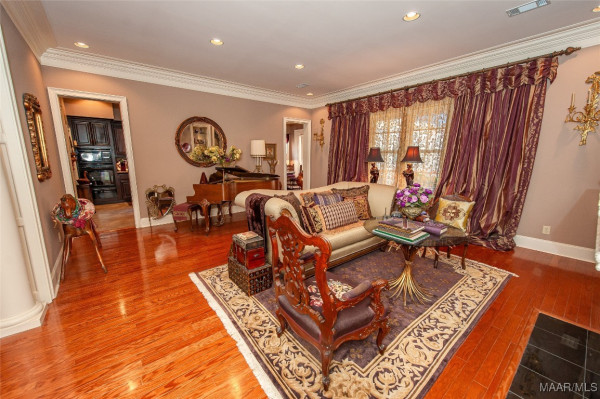 3669 Oak Grove Circle