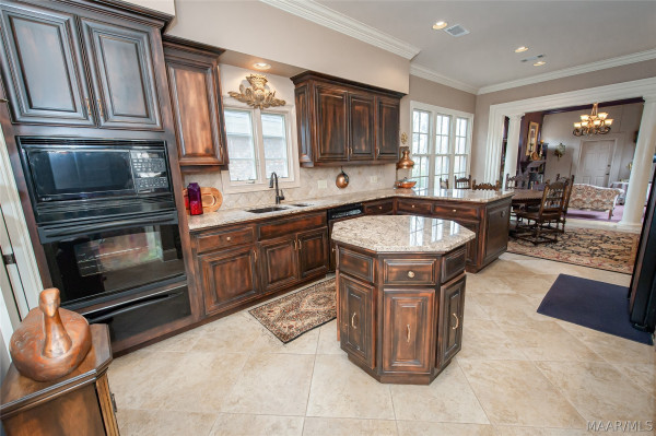 3669 Oak Grove Circle