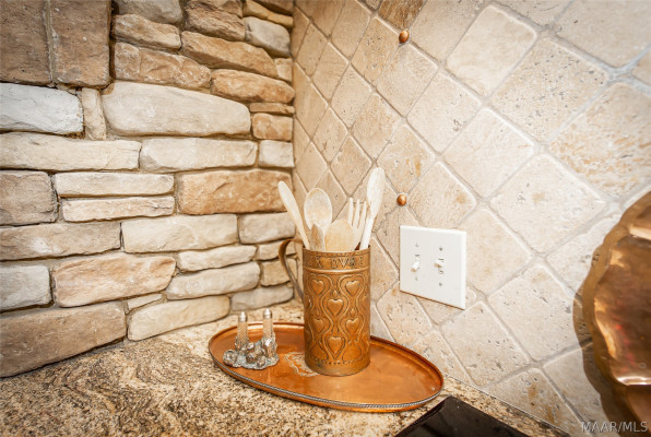 3669 Oak Grove Circle