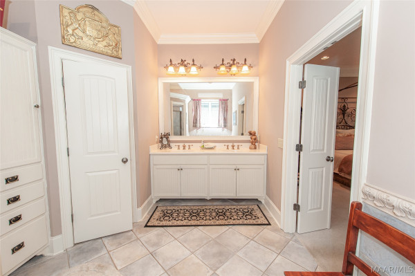 3669 Oak Grove Circle