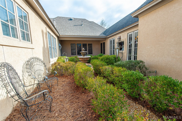 3669 Oak Grove Circle