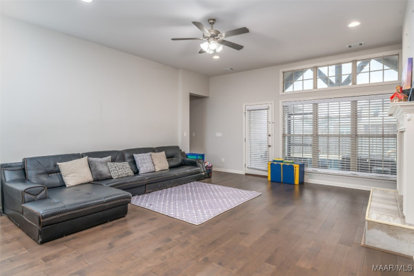 9290 CRESCENT LODGE Circle