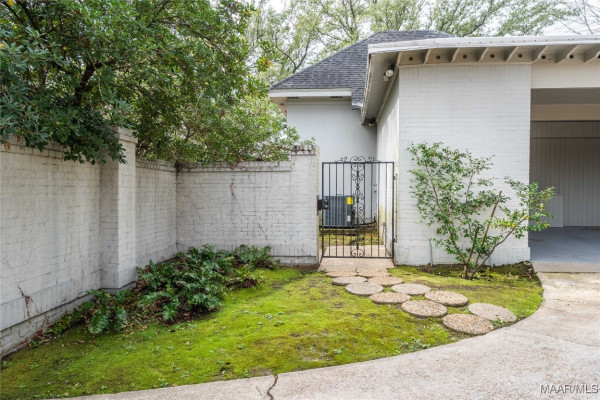 2740 Fernway Drive