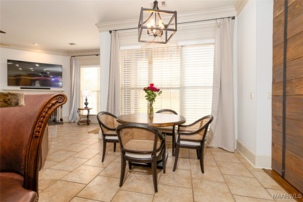 8436 ROCKBRIDGE Circle