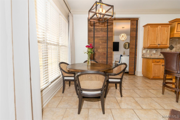 8436 ROCKBRIDGE Circle