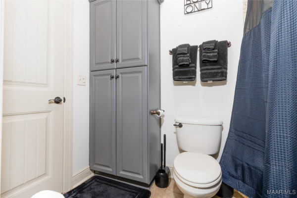 8436 ROCKBRIDGE Circle