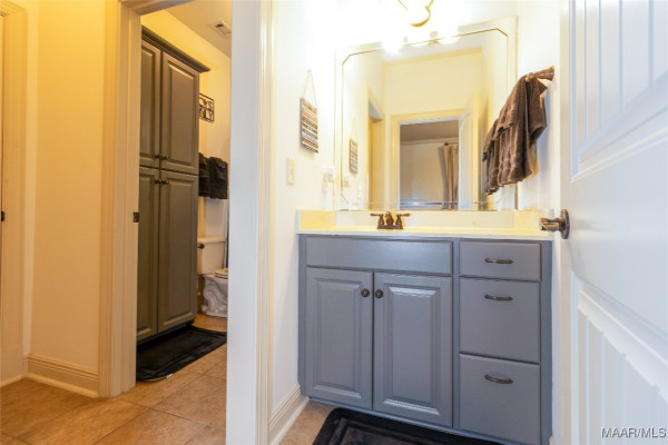 8436 ROCKBRIDGE Circle