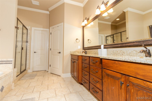 8436 ROCKBRIDGE Circle