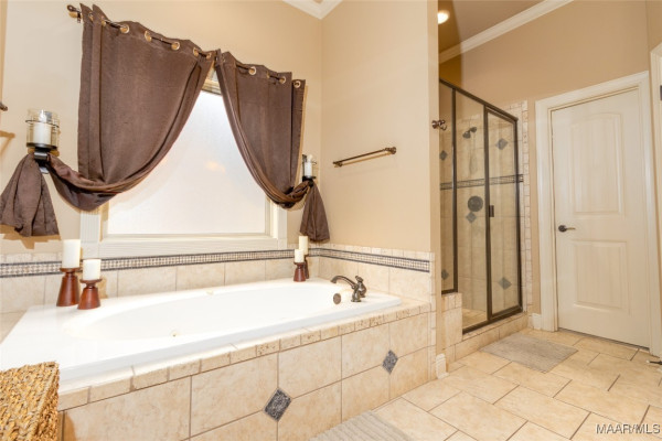 8436 ROCKBRIDGE Circle