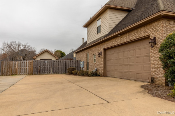 8436 ROCKBRIDGE Circle