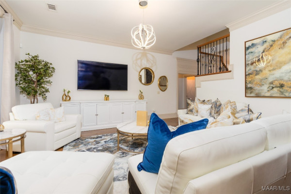8436 ROCKBRIDGE Circle