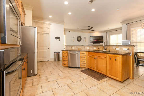 8436 ROCKBRIDGE Circle