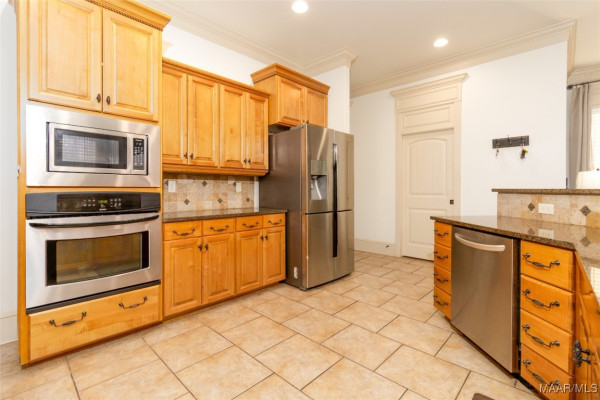 8436 ROCKBRIDGE Circle