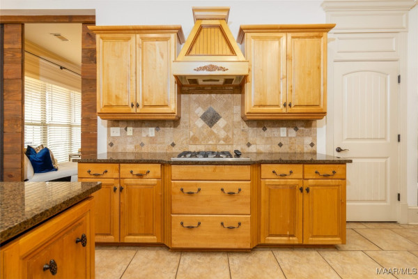8436 ROCKBRIDGE Circle