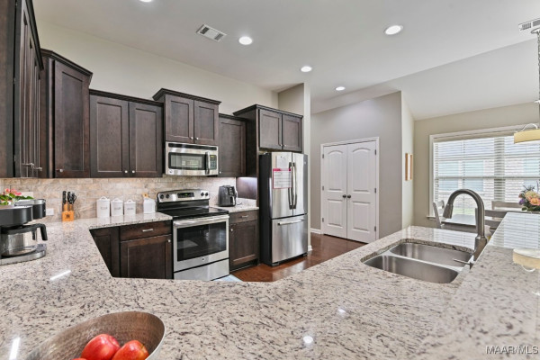 9108 Crescent Lodge Circle