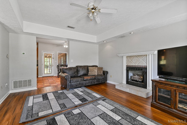 2011 GlenForest Drive