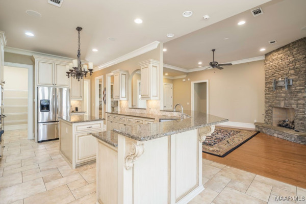8209 Tuscany Manor