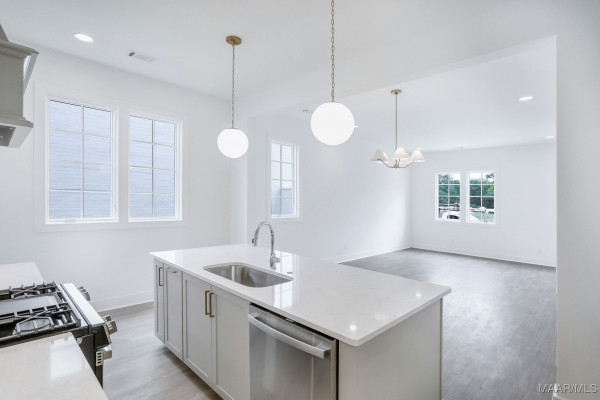 4504 Bloomsbury Street