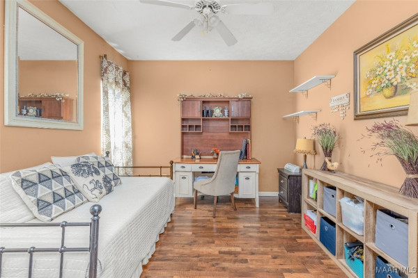 1202 Valridge . N