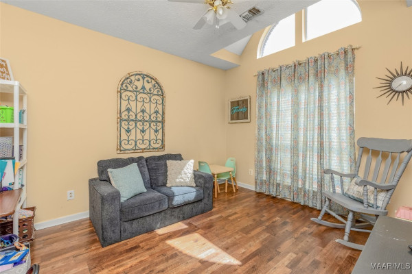 1202 Valridge . N